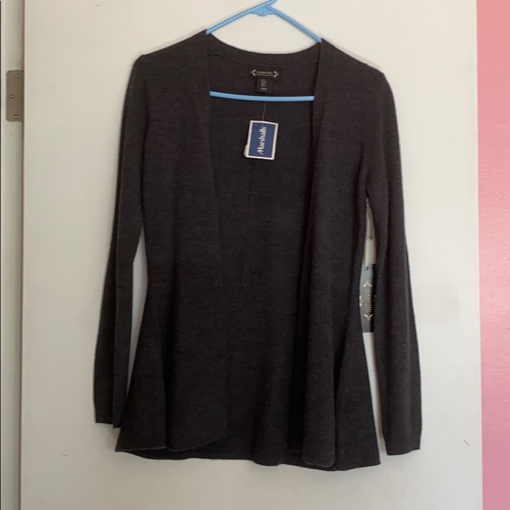 a grey long sleeve cardigan